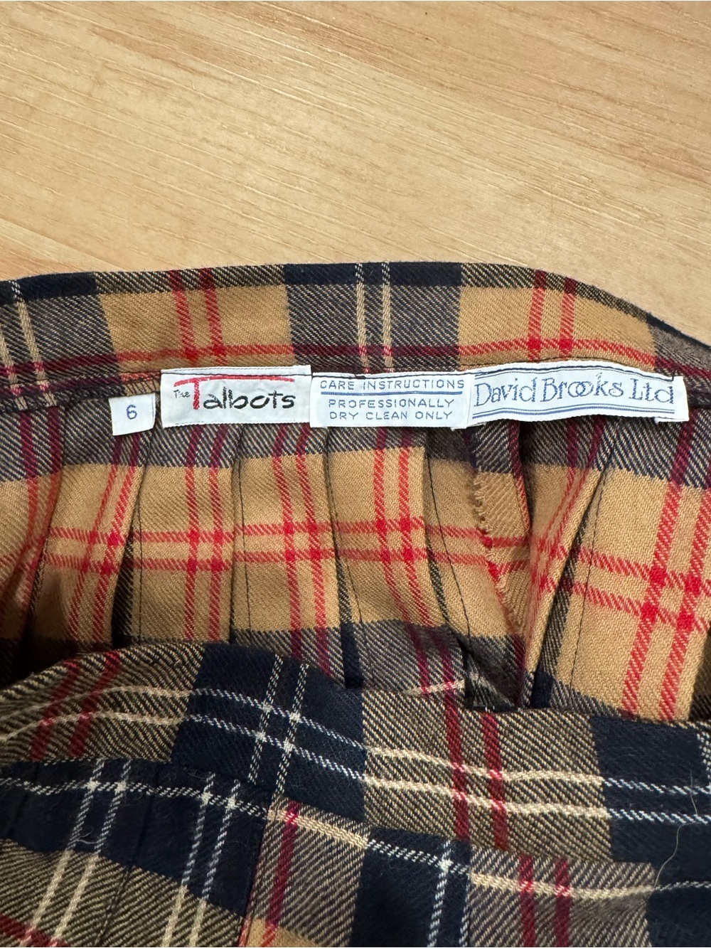 Vintage Wool Midi Plaid Skirt Preppy with Original Pin Size 0 XS Flawed - Picture 3 of 9